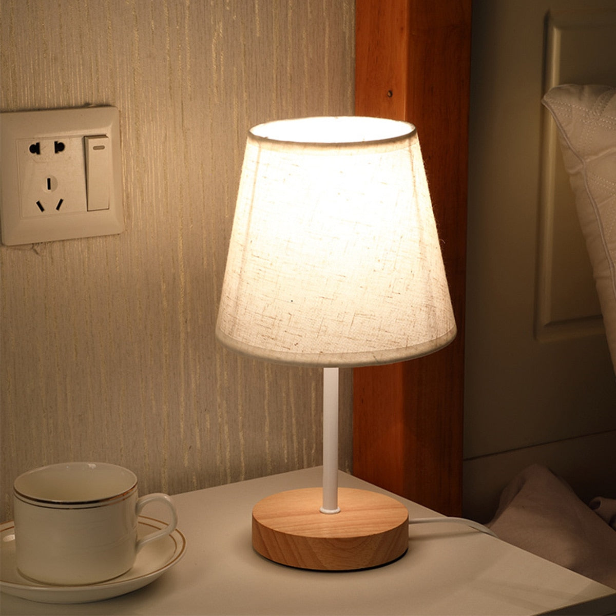 USB Bedside Lamp Night Lights Table Lamp For Bedroom Wooden Desk Lamp Bedside Night Light with Cylinder Lamp Shade Home Decor